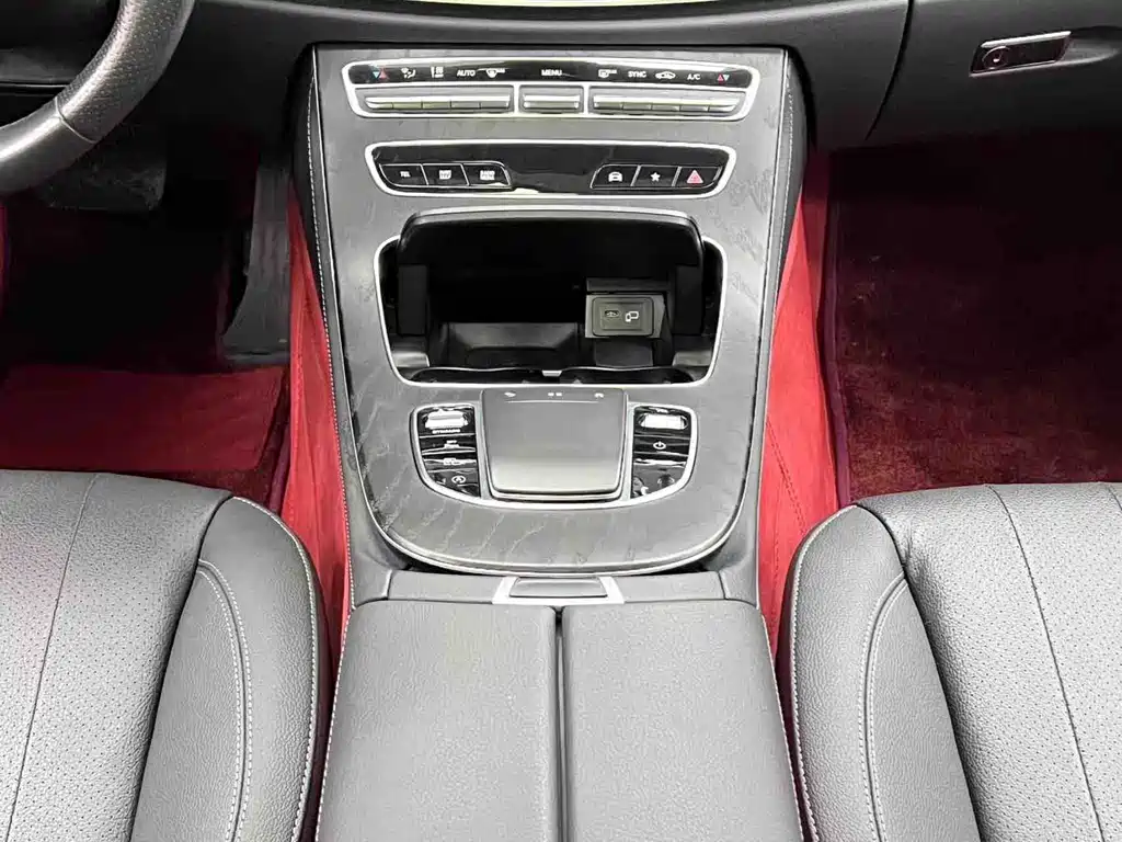Mercedes-Benz E-Class 2024 — фото 17