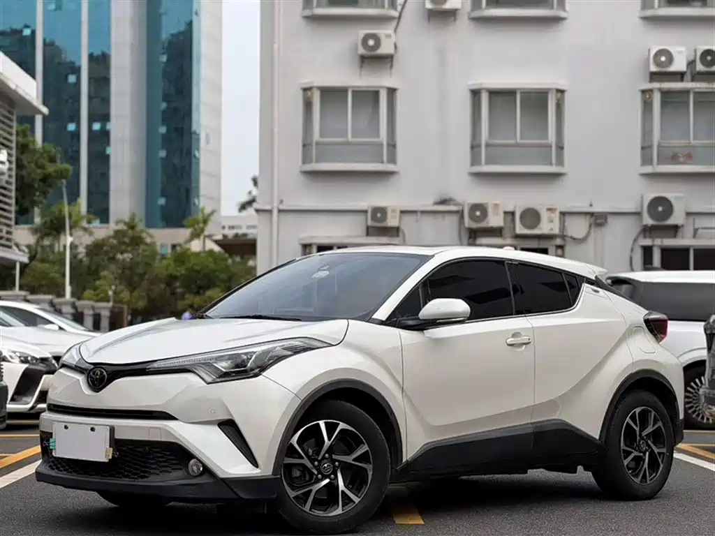 Toyota C-HR 2019 — фото 2