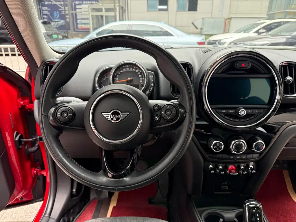 MINI Countryman 2019 — фото 14