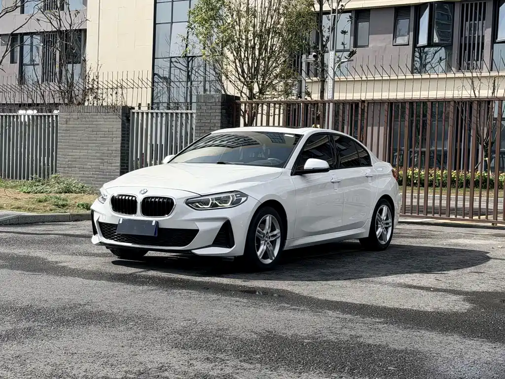 BMW 1 Series 2020 — фото 1