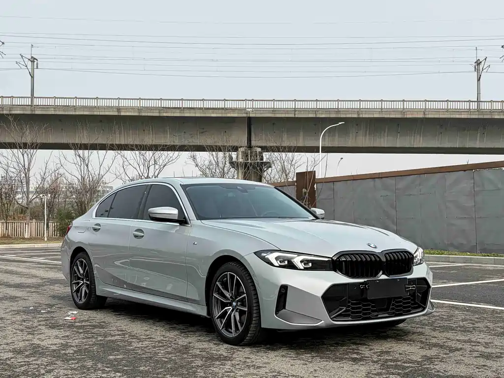 BMW 3 Series 2025 — фото 1