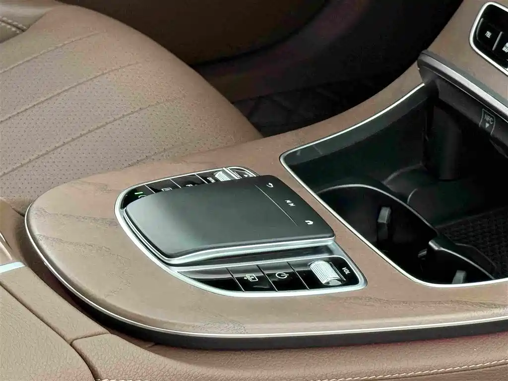Mercedes-Benz E-Class 2021 — фото 17