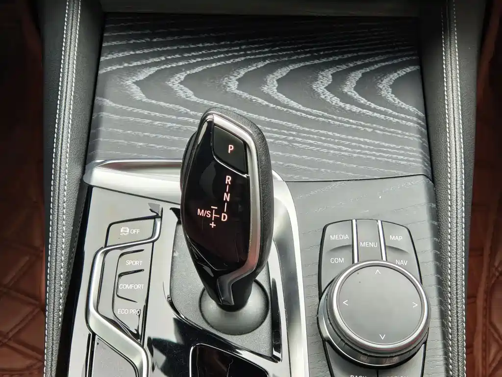 BMW 5 Series 2022 — фото 13