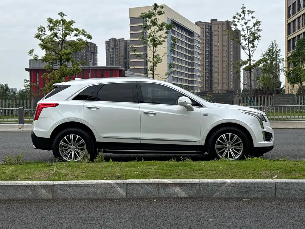 Cadillac XT5 2017 — фото 16
