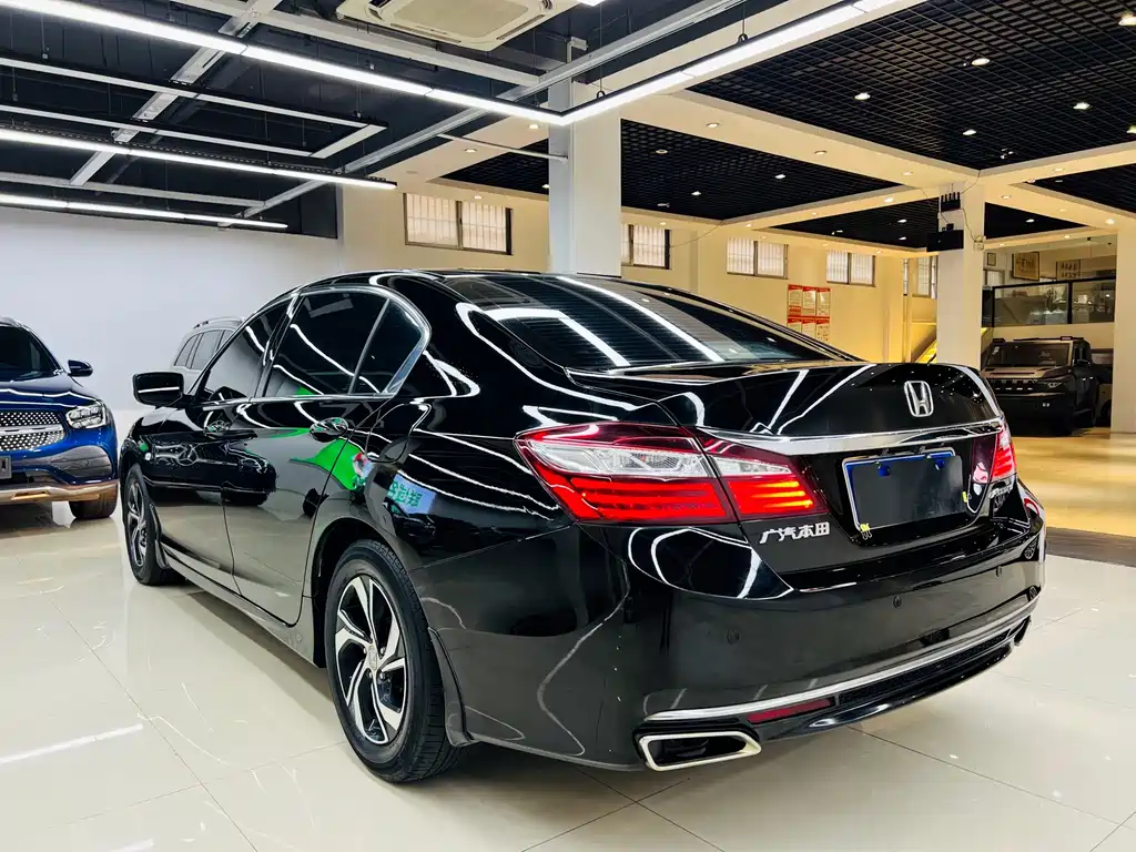 Honda Accord 2018 — фото 16