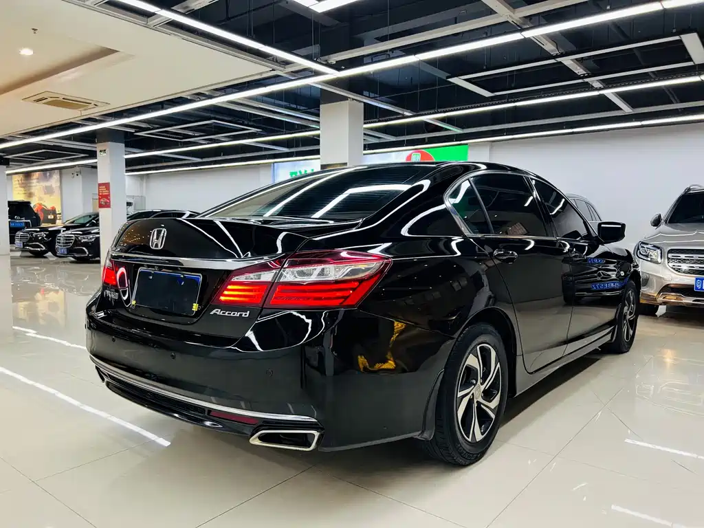 Honda Accord 2018 — фото 18