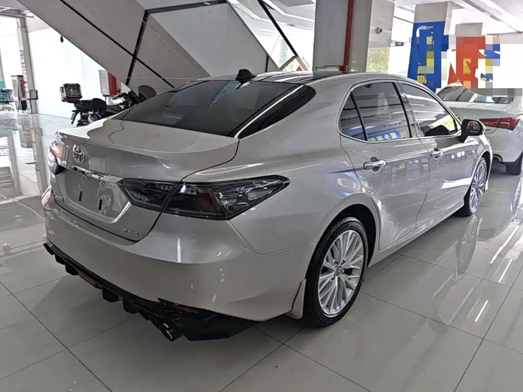 Toyota Camry 2021 — фото 7