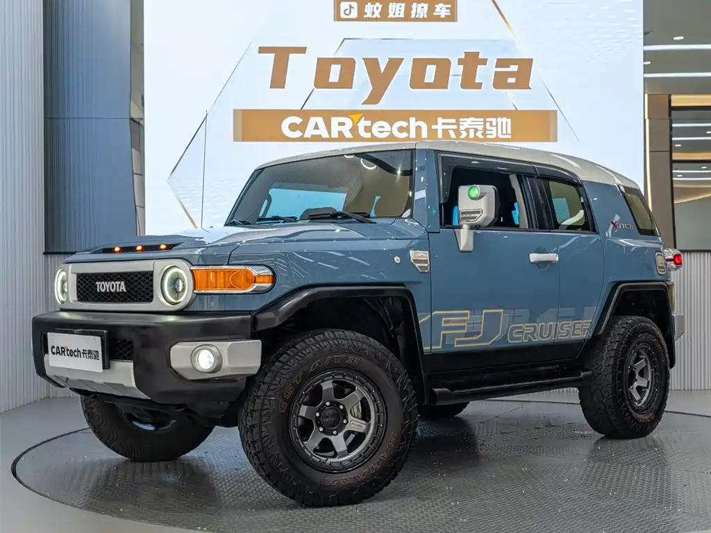 Toyota FJ Cruiser 2020 — фото 1