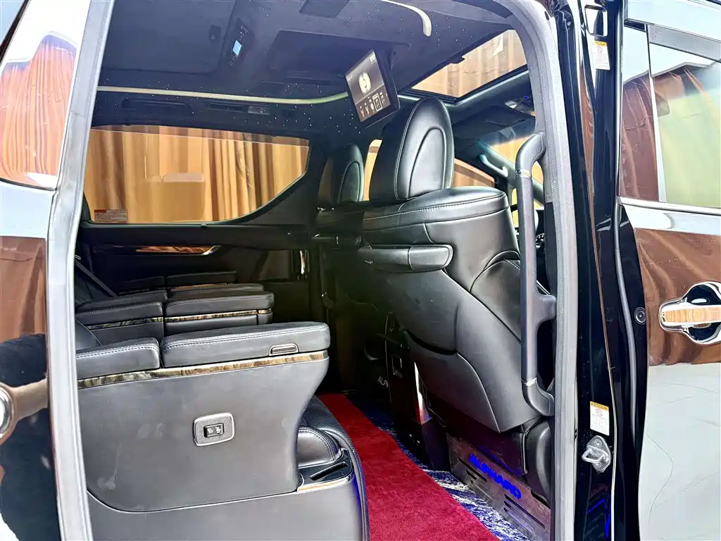 Toyota Alphard 2017 — фото 8