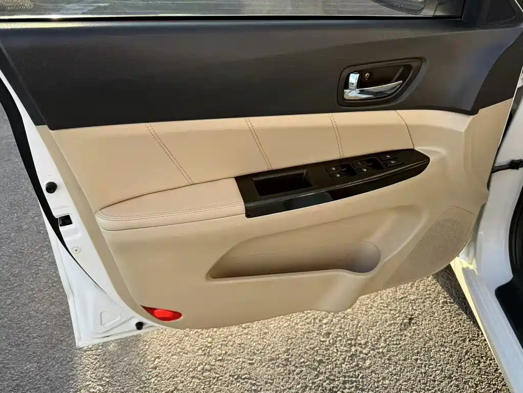 Changan Eado 2016 — фото 12