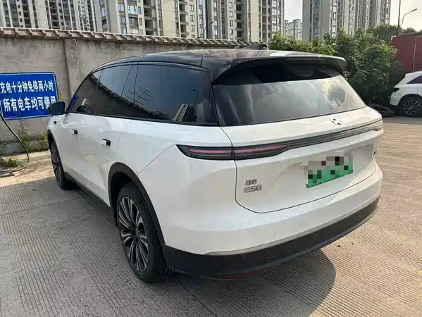 NIO ES8 2023