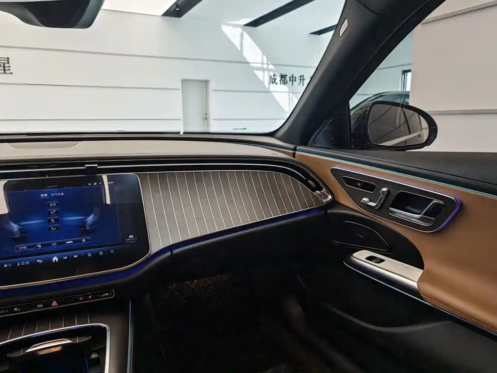 Mercedes-Benz E-Class 2024 — фото 14
