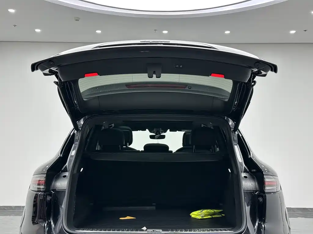 Porsche Cayenne 2018 — фото 23