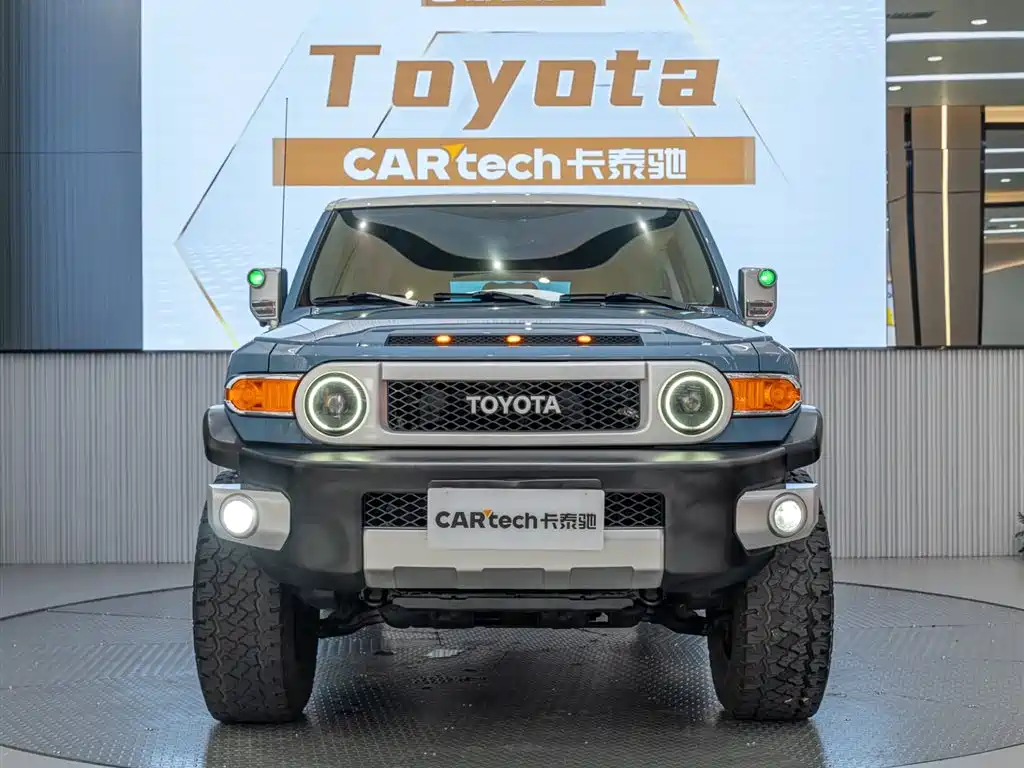 Toyota FJ Cruiser 2020 — фото 2