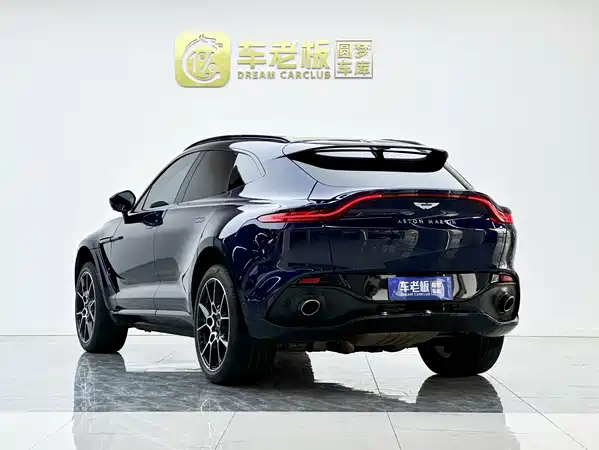 Aston Martin DBX 2022