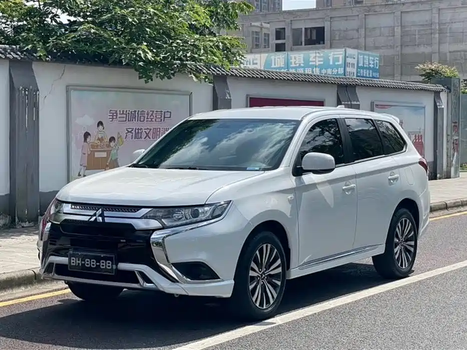 Mitsubishi Outlander 2023
