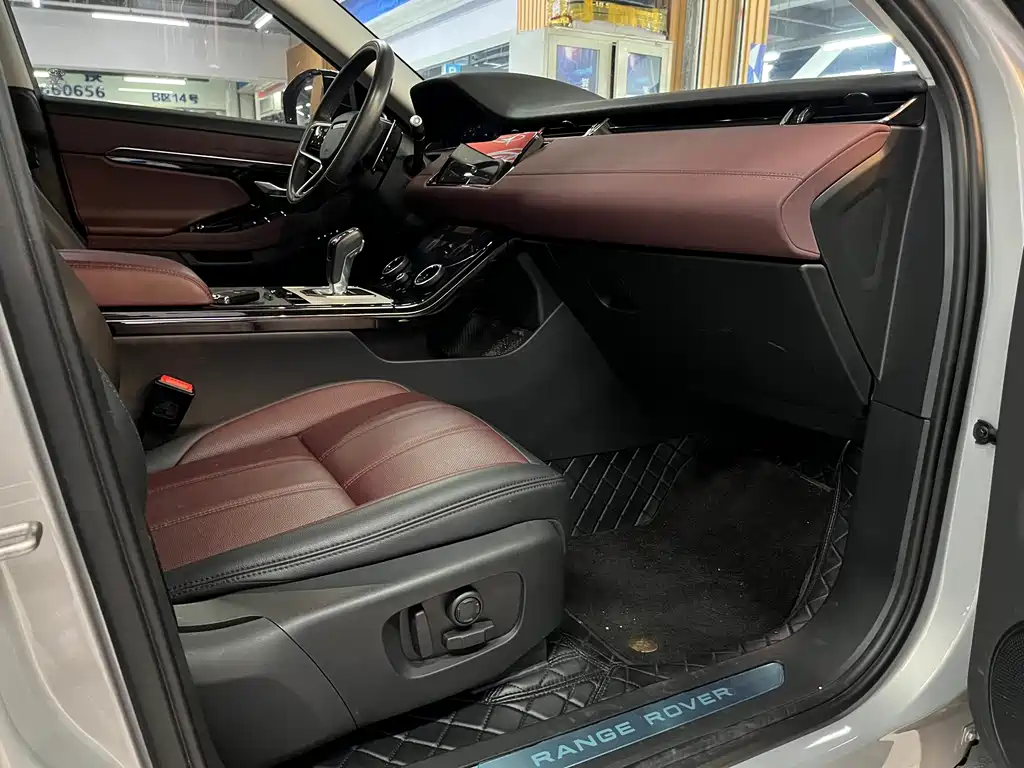 Land Rover Evoque 2023 — фото 14