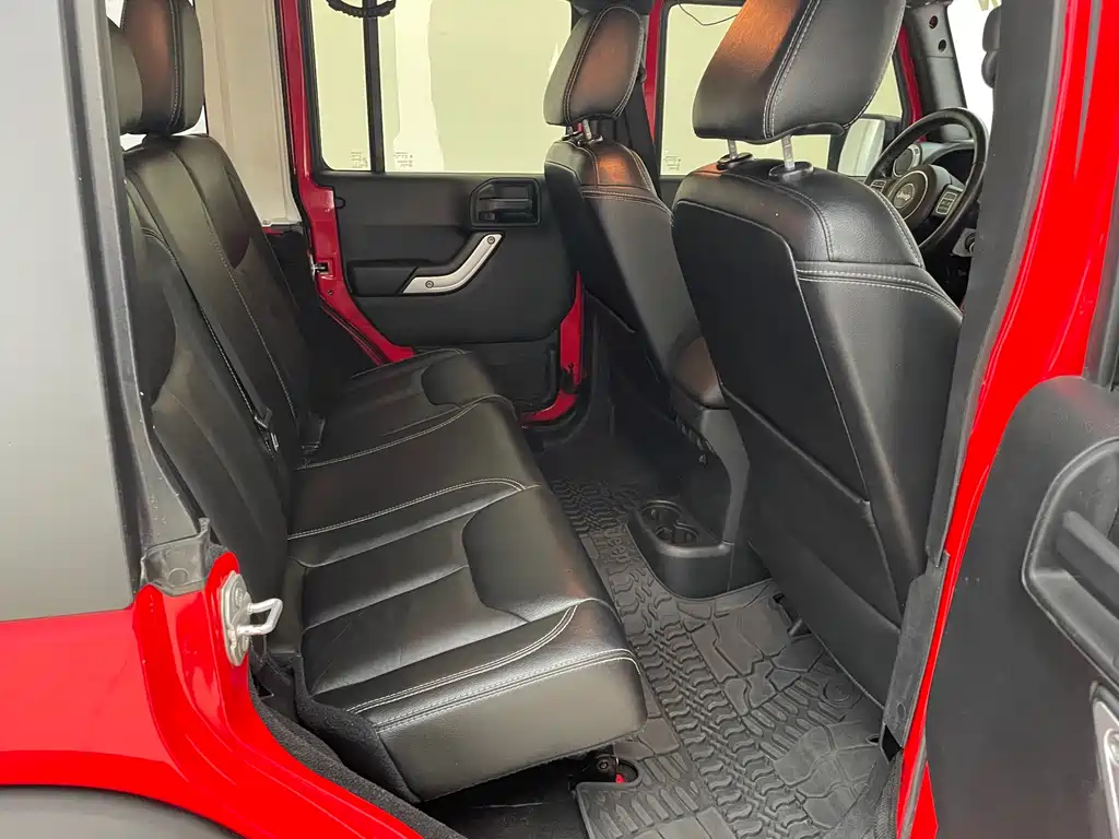 Jeep Wrangler 2017 — фото 18