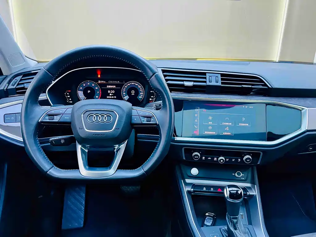 Audi Q3 2020 — фото 11