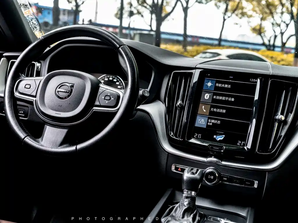 Volvo XC60 2020 — фото 5