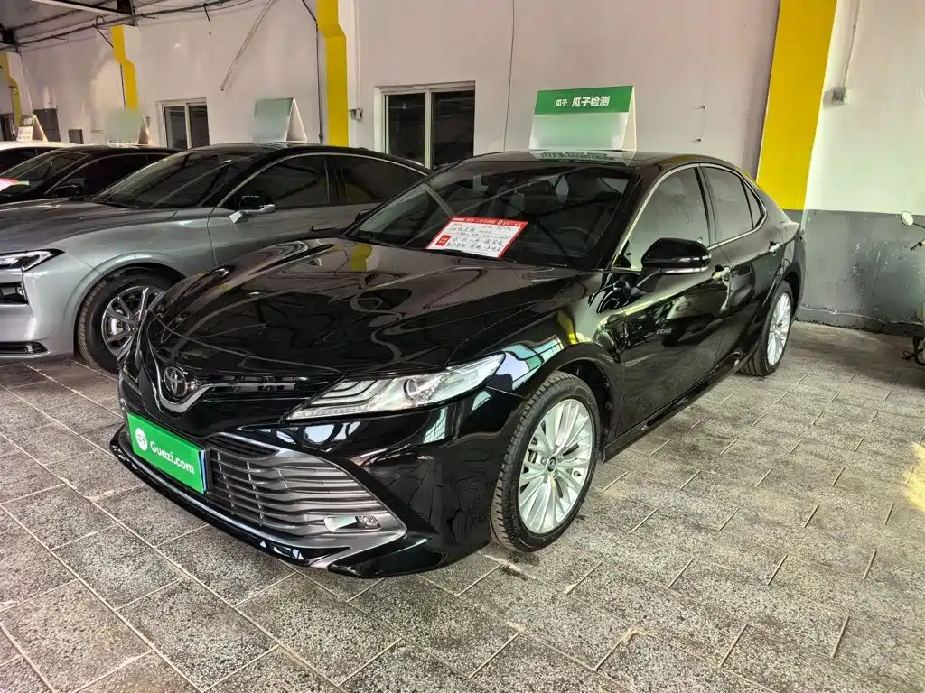 Toyota Camry 2019 — фото 1