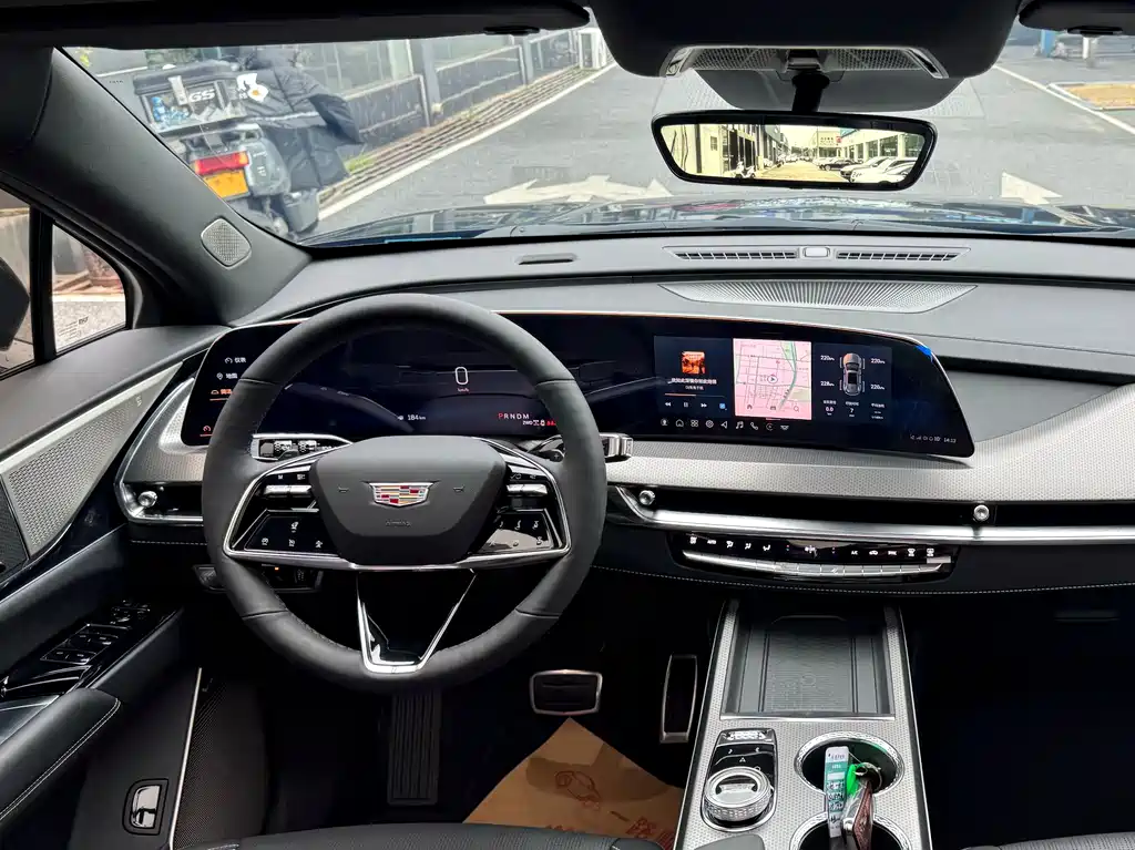 Cadillac XT5 2025 — фото 10