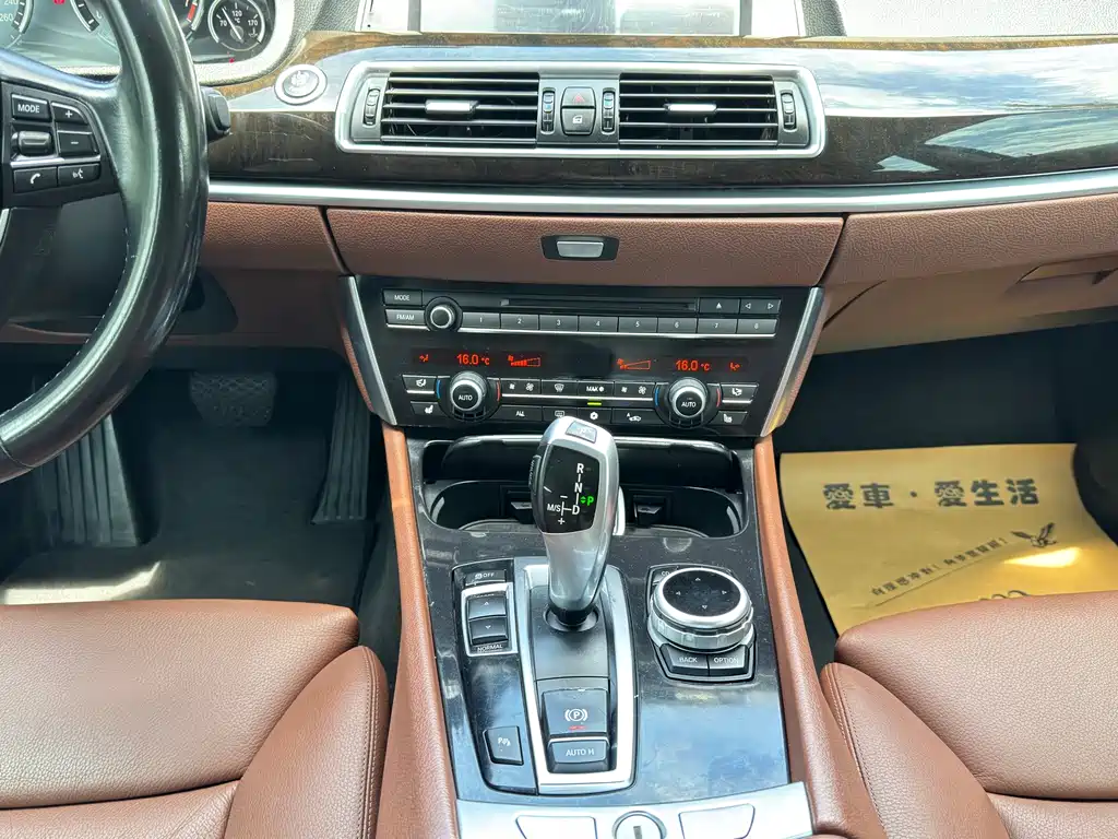 BMW 5 Series GT 2010 — фото 15