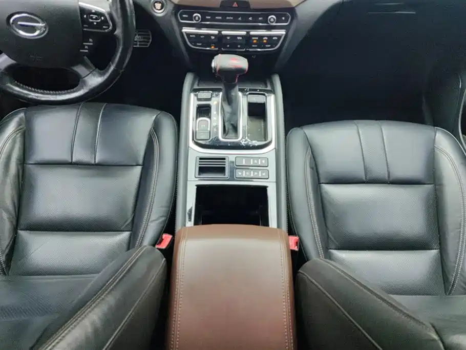 GAC Motor Trumpchi GS8 2017 — фото 16