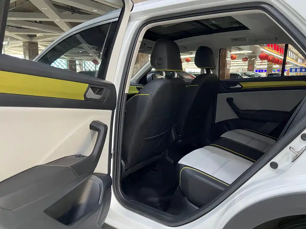 Volkswagen T-Roc 2023 — фото 8