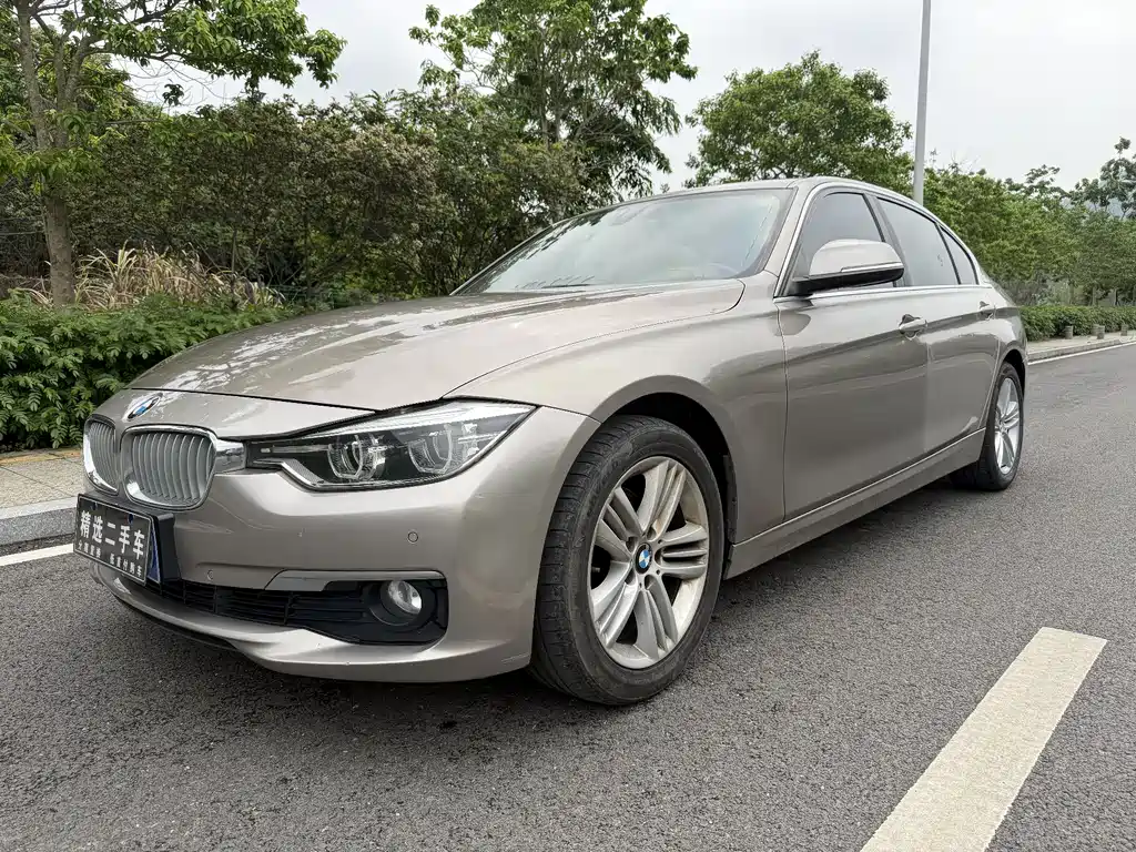BMW 3 Series 2018 — фото 1