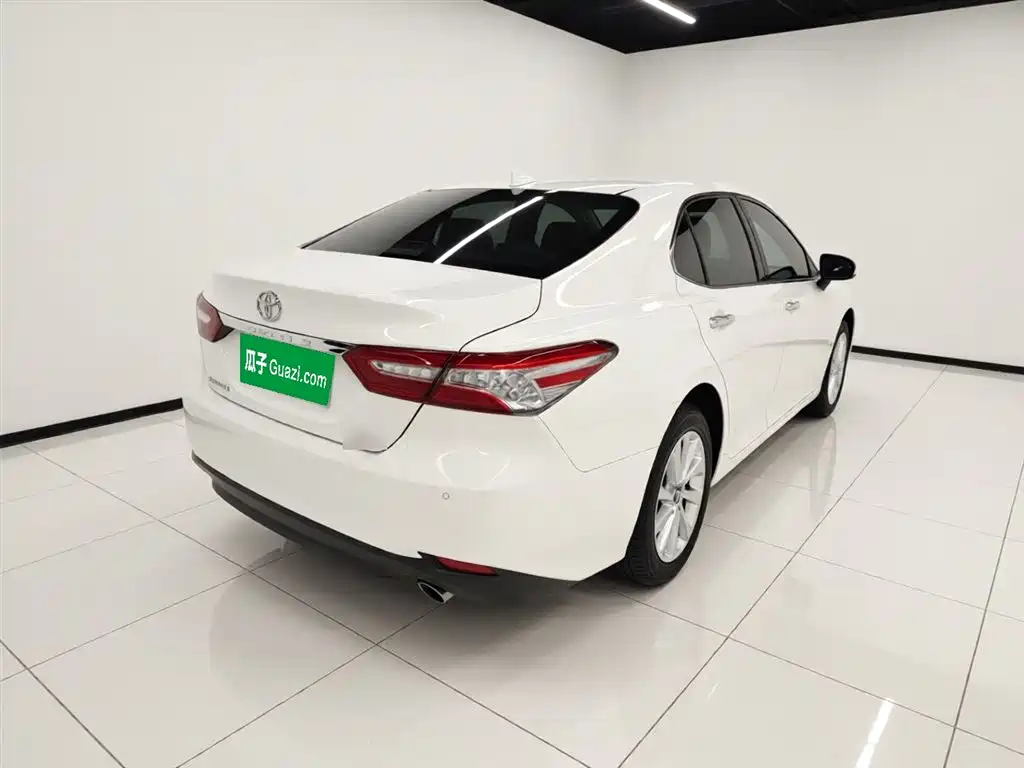 Toyota Camry 2023 — фото 7