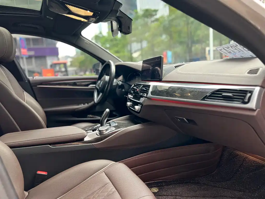 BMW 5 Series 2021