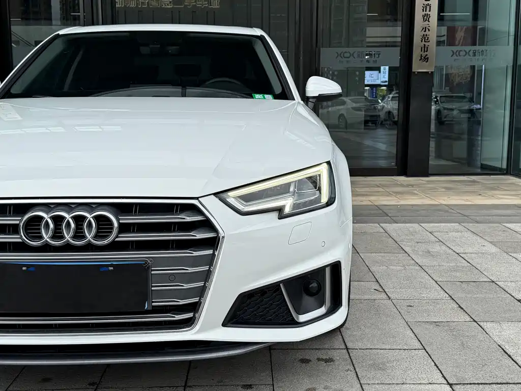 Audi A4L 2018 — фото 12