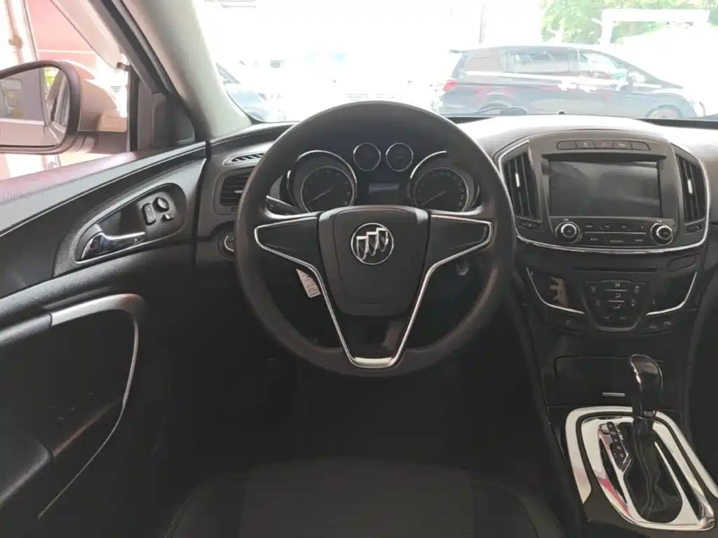 Buick Regal 2017 — фото 11