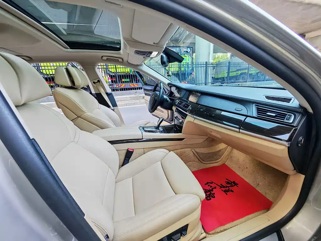 BMW 7 Series 2012 — фото 10