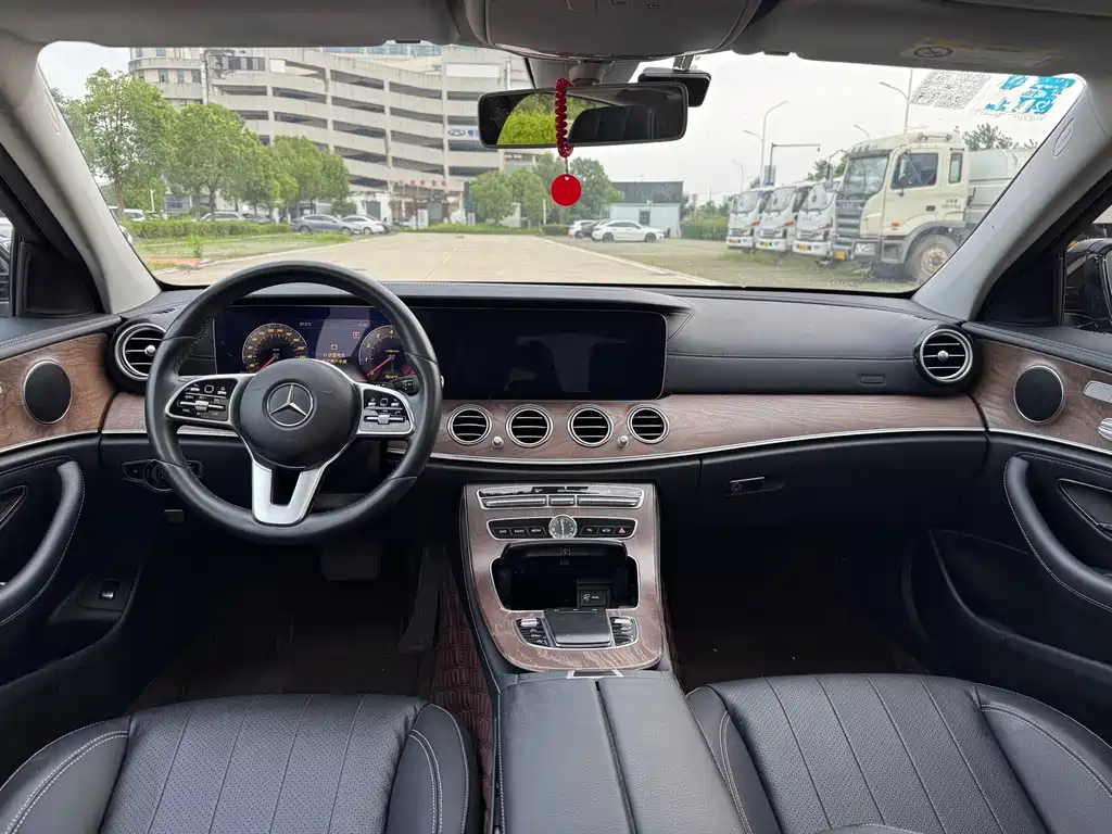 Mercedes-Benz E-Class 2019 — фото 16