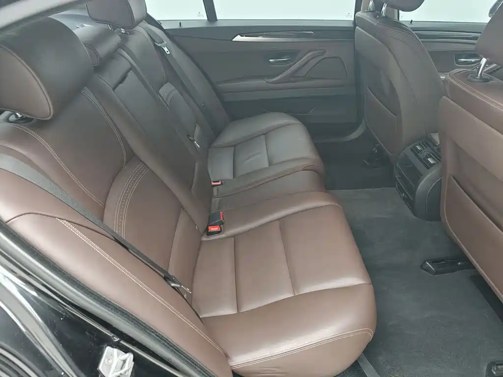 BMW 5 Series 2016 — фото 13