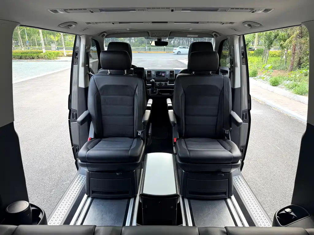 Volkswagen Multivan 2018 — фото 22