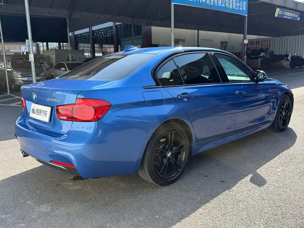 BMW 3 Series 2019 — фото 25