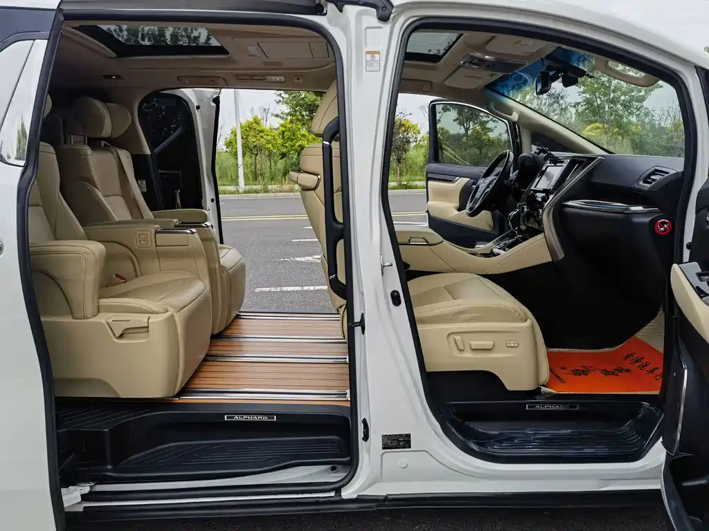 Toyota Alphard 2017 — фото 15