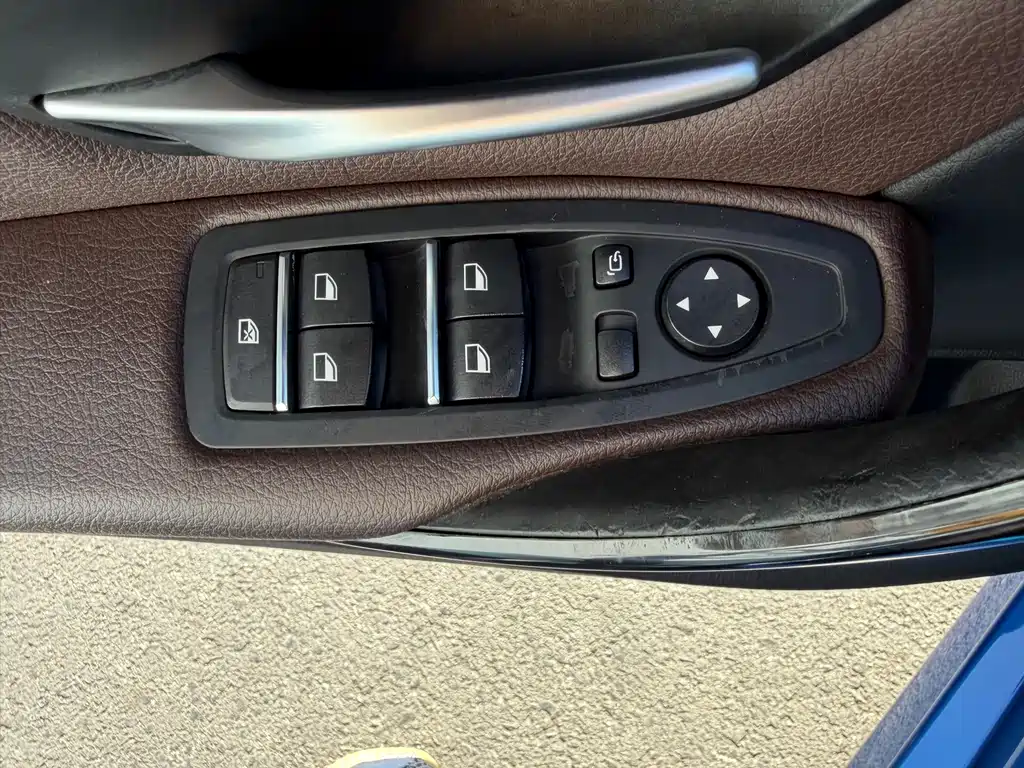 BMW 3 Series 2019 — фото 14