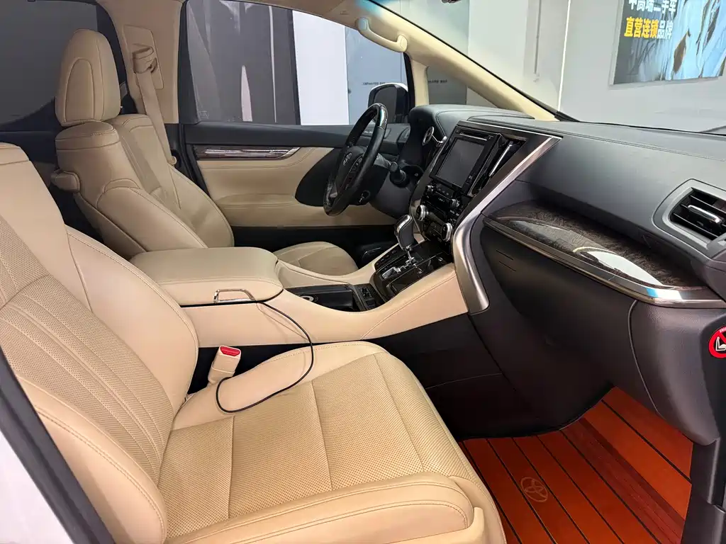Toyota Alphard 2018 — фото 11