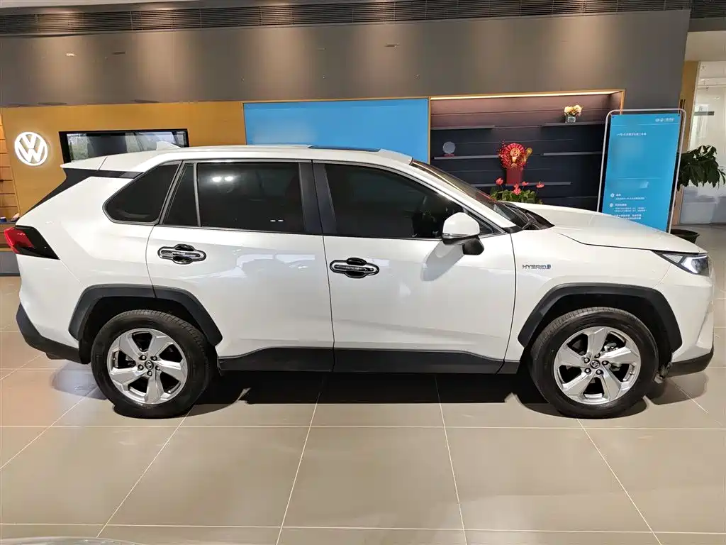 Toyota RAV4 2021 — фото 24