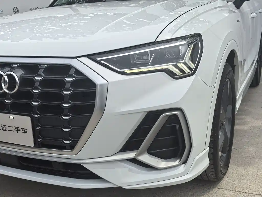 Audi Q3 2021 — фото 10