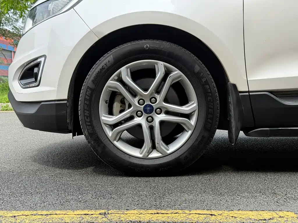 Ford Edge 2018 — фото 18