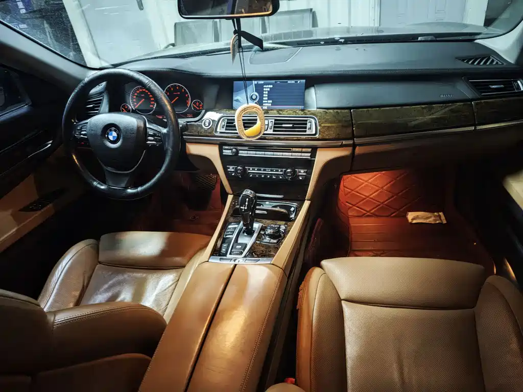 BMW 7 Series 2013 — фото 8