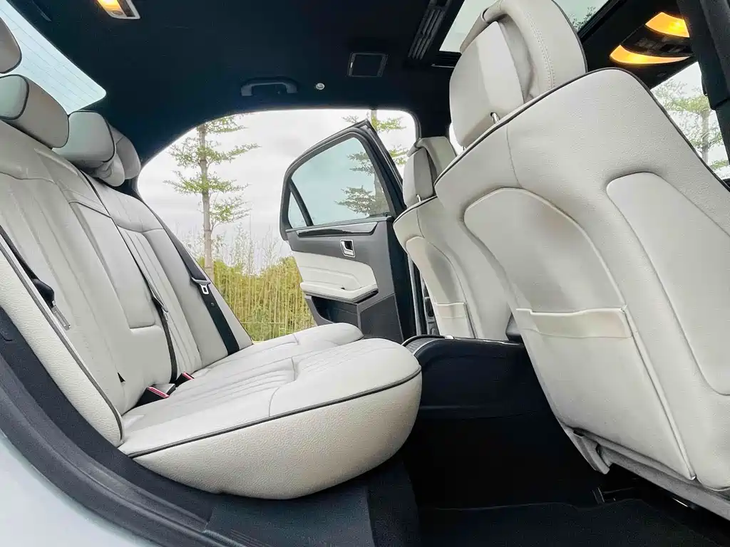 Mercedes-Benz E-Class 2015 — фото 13
