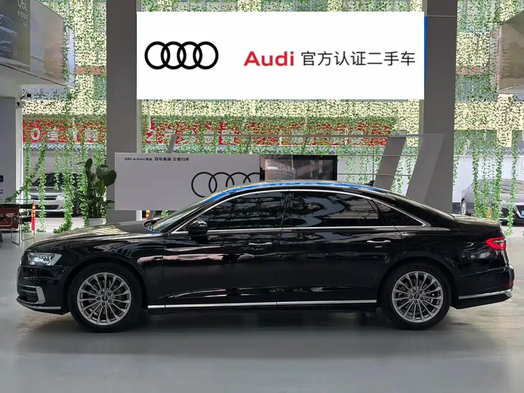 Audi A8 2022 — фото 5