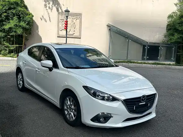 Mazda 3 Axela 2015