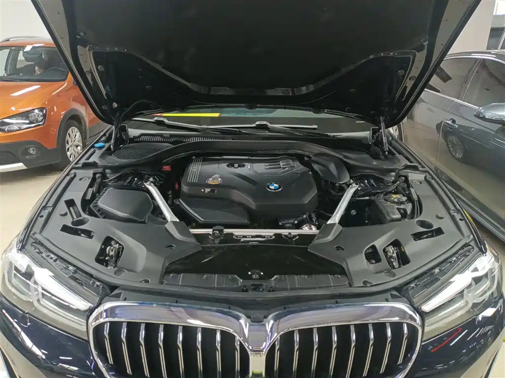 BMW 5 Series 2021 — фото 10